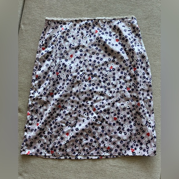 SUNDAY BEST PENELOPE SKIRT 💜 - Picture 4 of 7